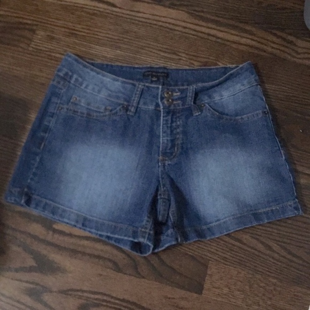 🌺 SIGNATURE STUDIO Blue Jean shorts Size 4